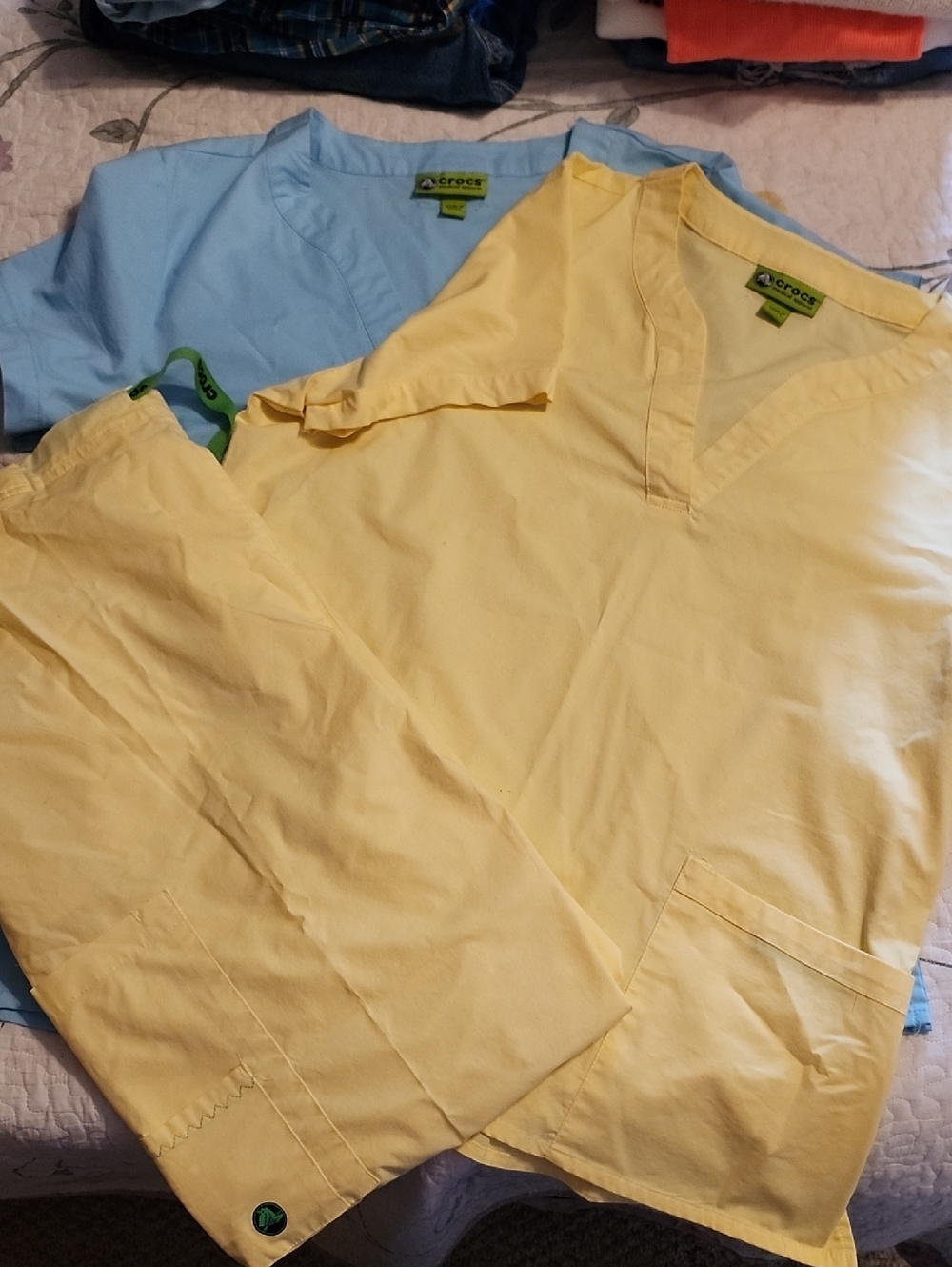 CROCS Yellow V-Neck Scrub Top And Pants, Light Blue Scrub Top